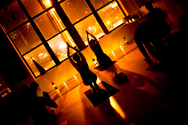 Diwali Festival Candlelight Yoga - Giải pháp trị liệu cho sức khỏe và tâm hồn